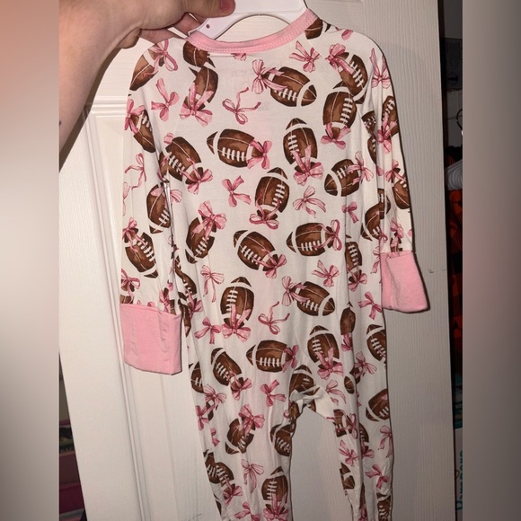 Btween baby bamboo bow football zippy 9months NWT - Picture 2 of 2